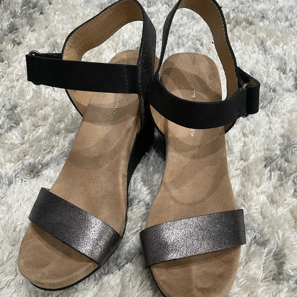 Chinese laundry Wedges